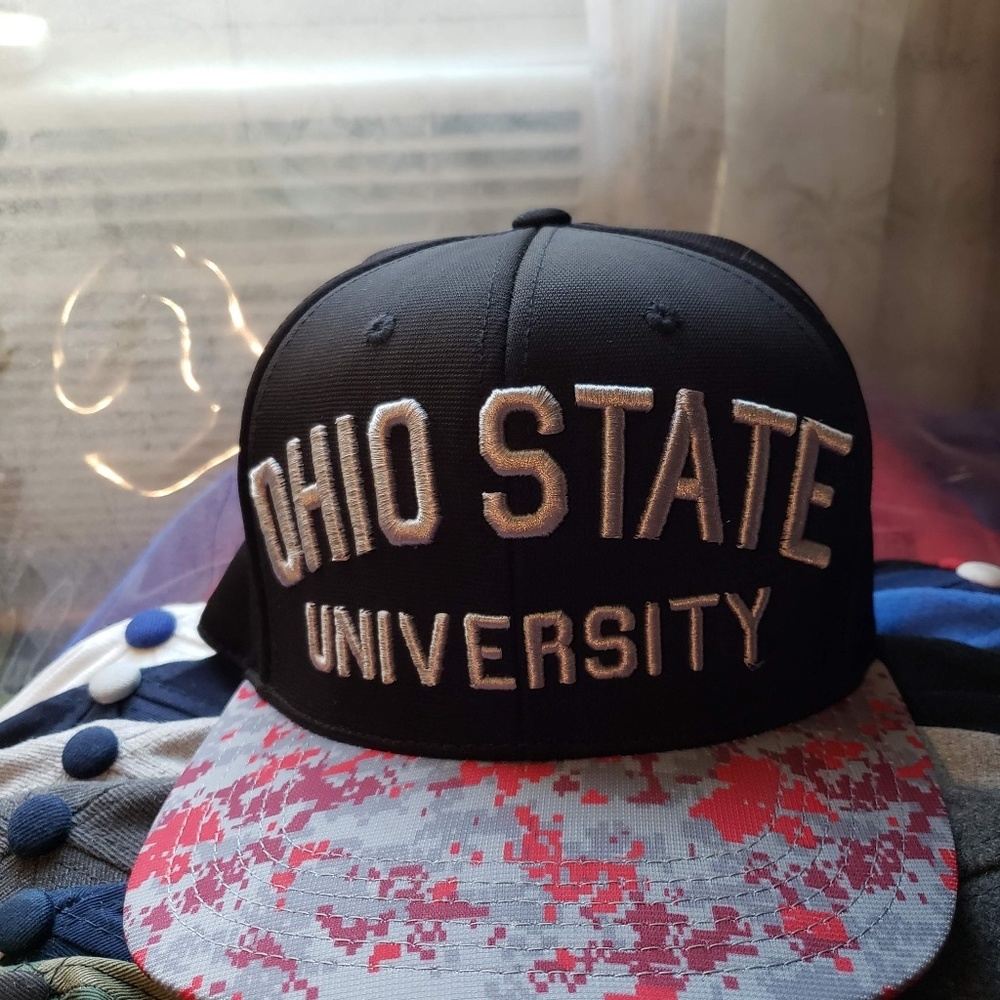 MULTIPLE SNAPBACKS HATS - Picture 6 of 8